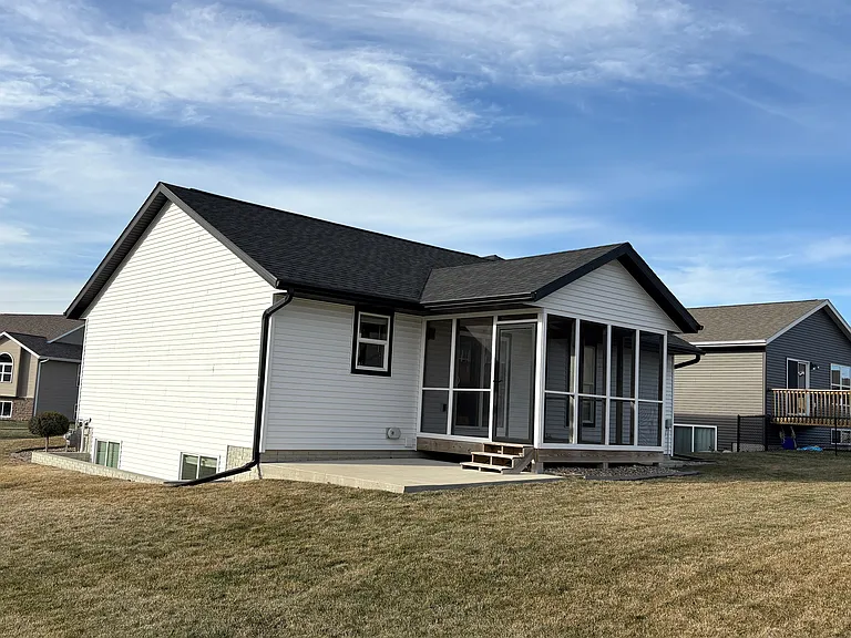5701 Hertz Dr — Photo 6