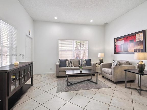 4th image of 1288 Chinaberry Dr