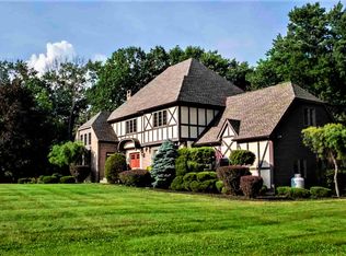 12 Outlook Farm Dr, New Paltz, NY 12561