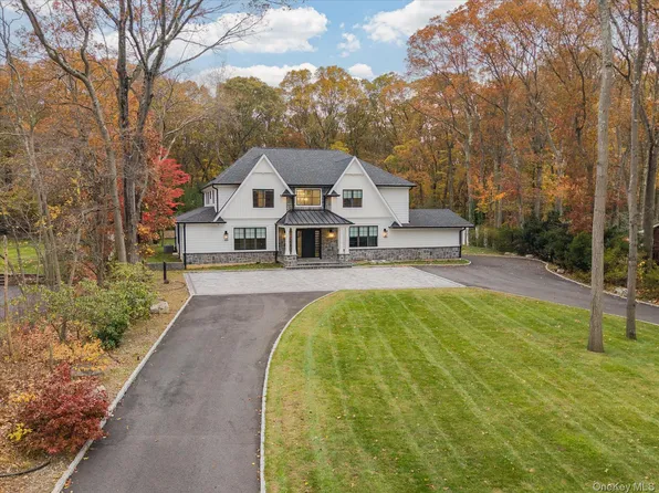 7 Barrington Place, Melville, NY 11747