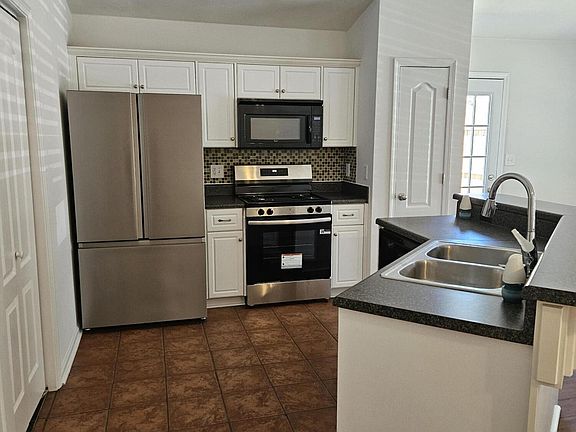 5th image of 803 Westlawn Drive