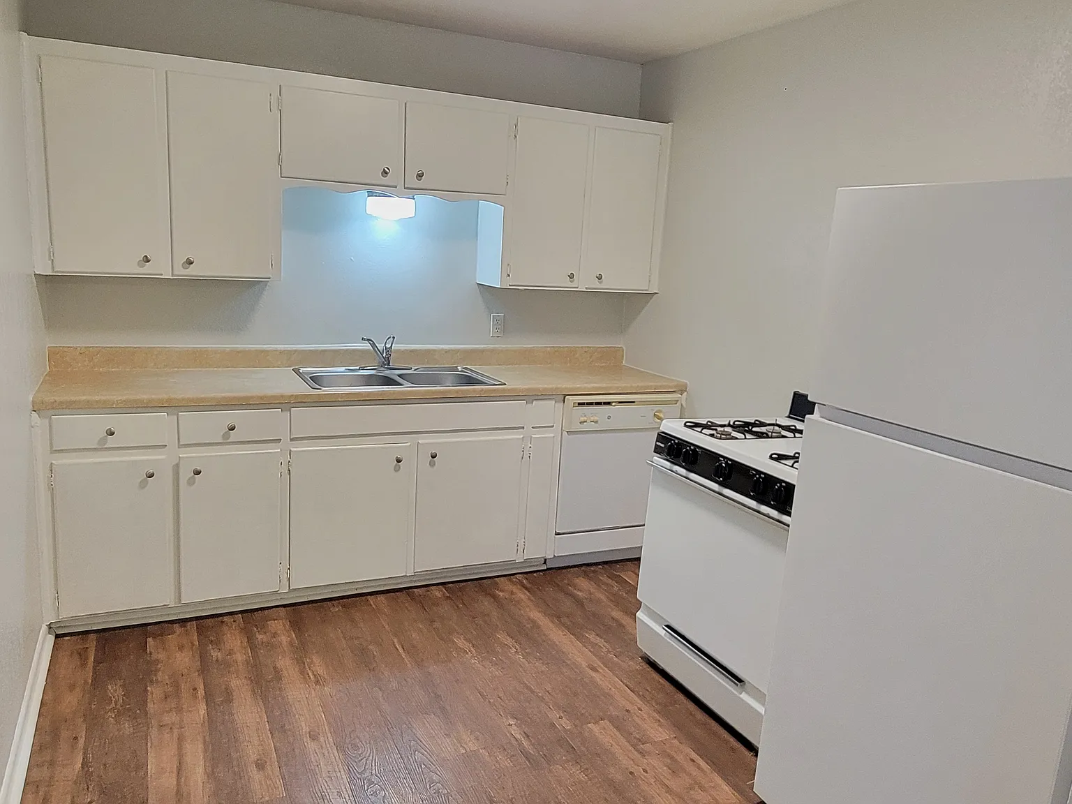 2 bed, $945 — Photo 4