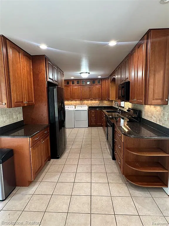 3 bed, 2.0 bath, 2100 sqft, $2,300 — Photo 2