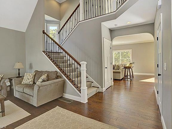 4th image of Creek Ridge Dr