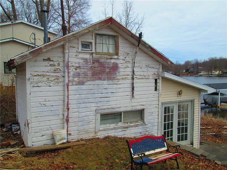 2nd image of 7930 N Maple Rd