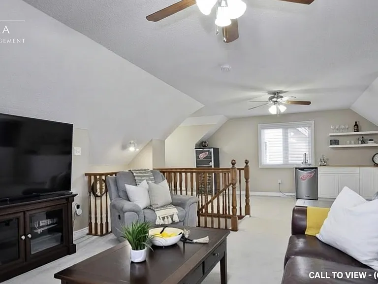 4 Decaro Cres #1 — Photo 2