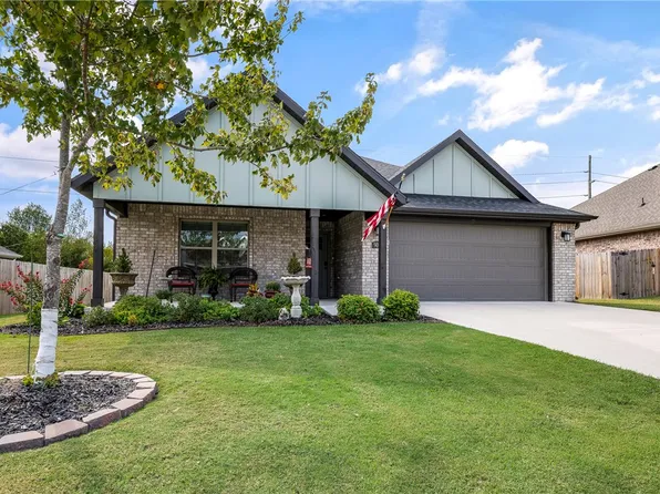 905 Hampton St, Springdale, AR 72762