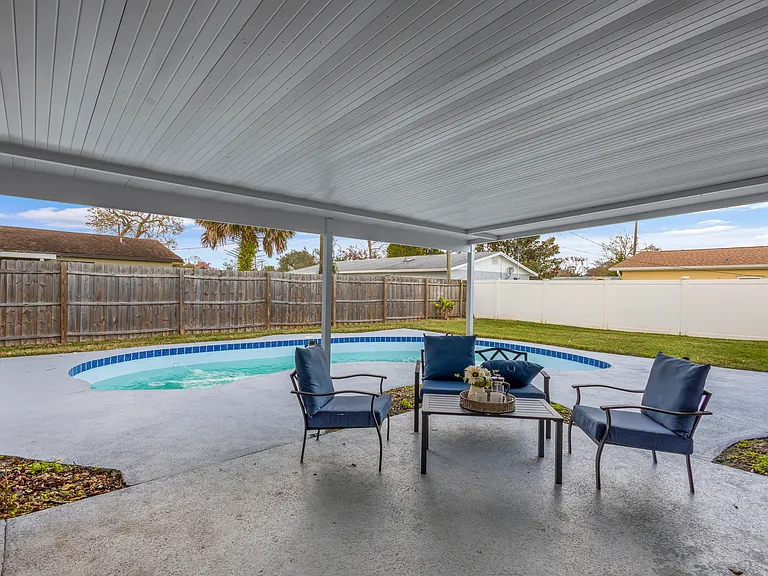 738 Baywood Ln — Photo 34