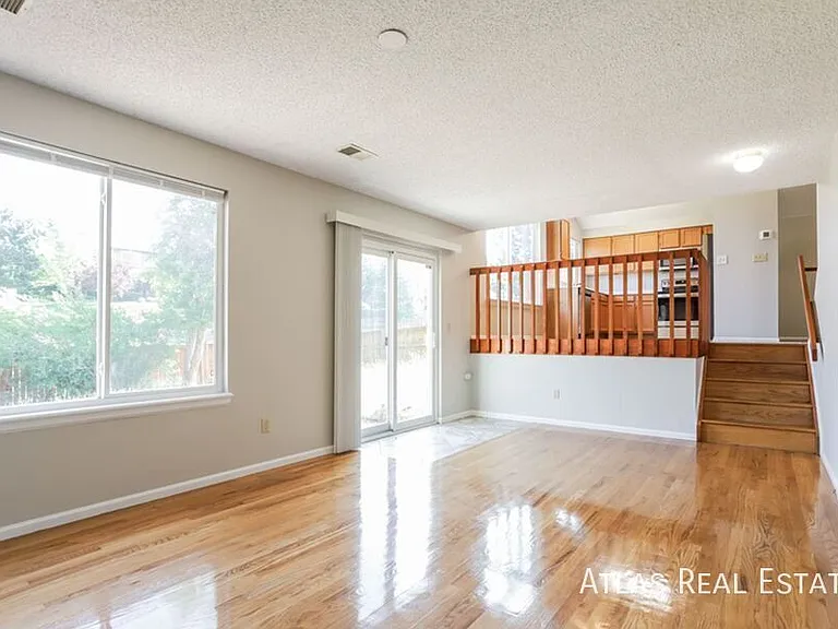 6131 Willowmore Ct — Photo 5