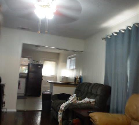 3rd image of 7317 Gaston Ave