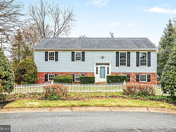 3rd image of 6030 Parkside Ct