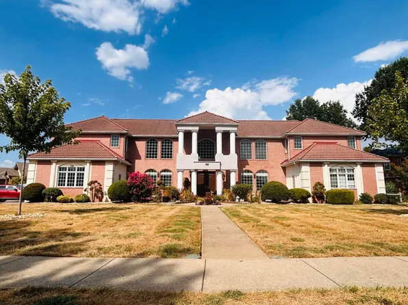 1021 E Ironbridge Circle S, Springfield, MO 65810