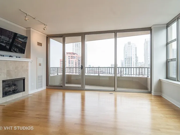 200 N Jefferson St #1906 — Photo 3