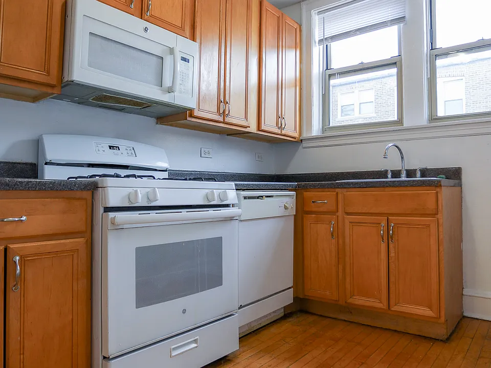 2234 W Farwell Ave #3