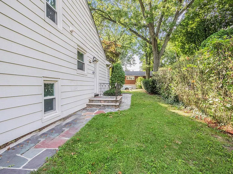 90 Patton Dr — Photo 9