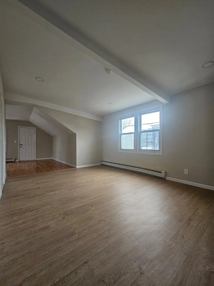 Building Photo - 20 Monroe St #3