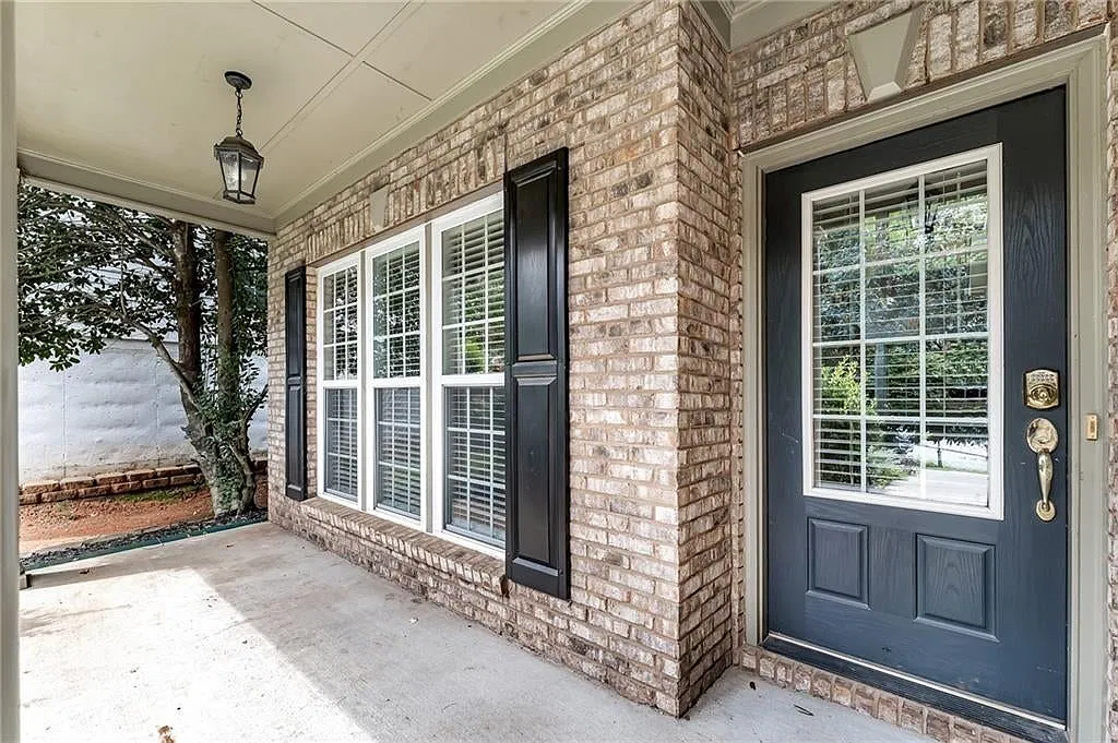 4 bed, 2.5 bath, 2309 sqft, $2,600 — Photo 3