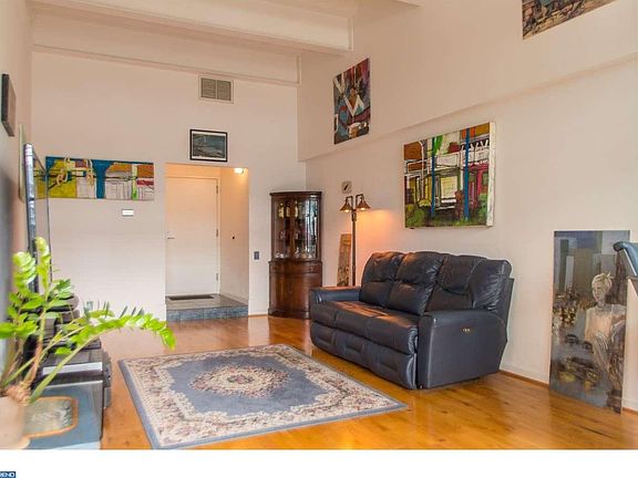 3rd image of 3 N Columbus Blvd APT Pl237