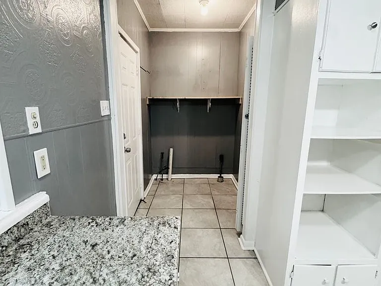 3648 Evangeline St — Photo 23