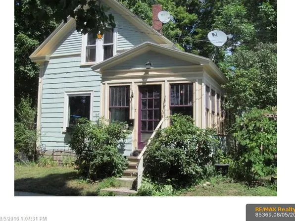 7 Reed St, Springvale, ME 04083