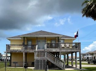 983 Ramada Blvd, Crystal Beach, TX 77650
