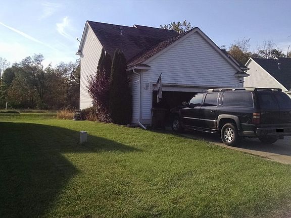 3rd image of 795 Winding River Dr