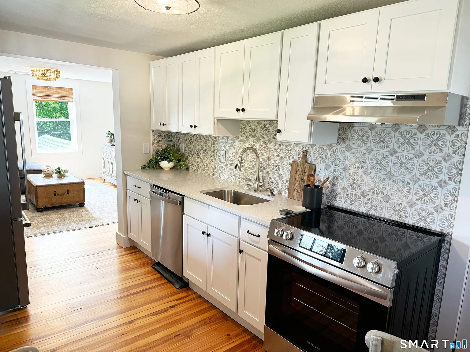 2 bed, 1.0 bath, 1040 sqft, $2,500 — Photo 3