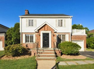 11 William St, New Hyde Park, NY 11040