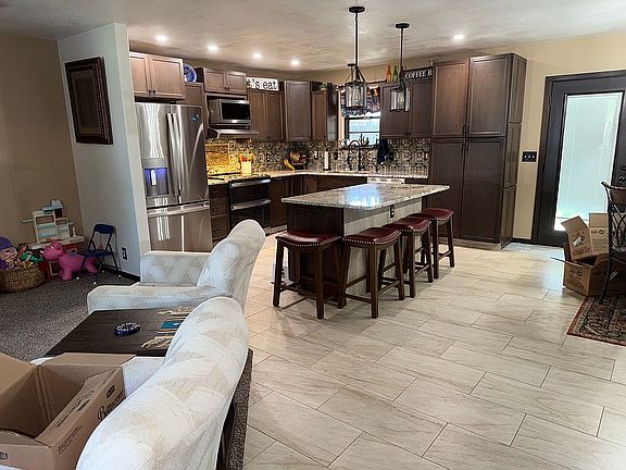 3rd image of 1505 Melanie Ln