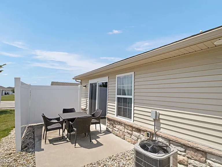 Redwood Plainfield — Photo 10