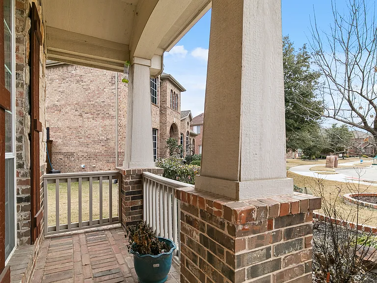 5128 Oceana Dr — Photo 4