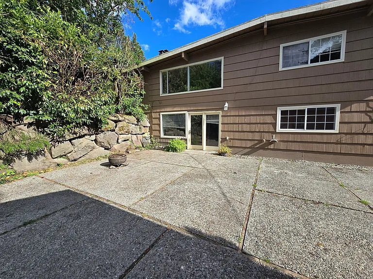 16426 SE 9th St — Photo 16