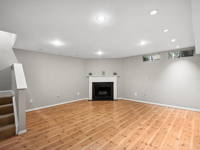 1319 Vintage Pl — Photo 22