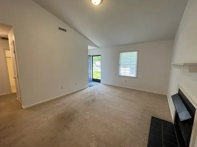 105 Browning Ln — Photo 3