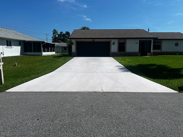 4025 Vermont Ln — Photo 2