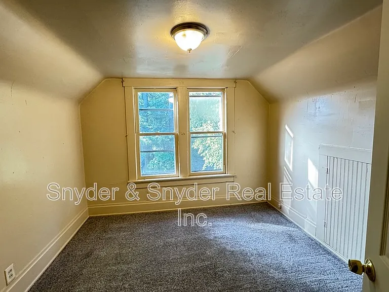 391 E Voris St — Photo 9