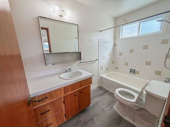 5th image of 126 E Barker St #4