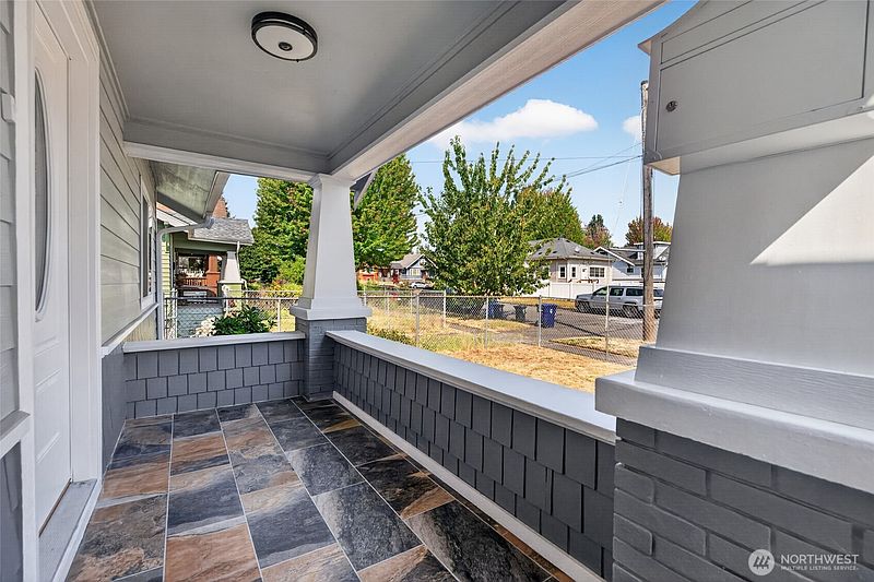 2nd image of 862 S 39th Street