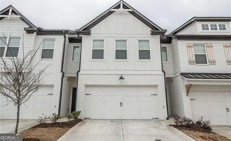 3 bed, 2.5 bath, 1774 sqft, $2,100 — Photo 2