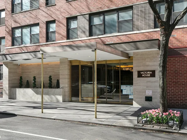 200 East 27th Street 11L image 10 of 11