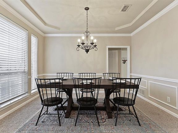 3rd image of 2104 Larkspur Dr