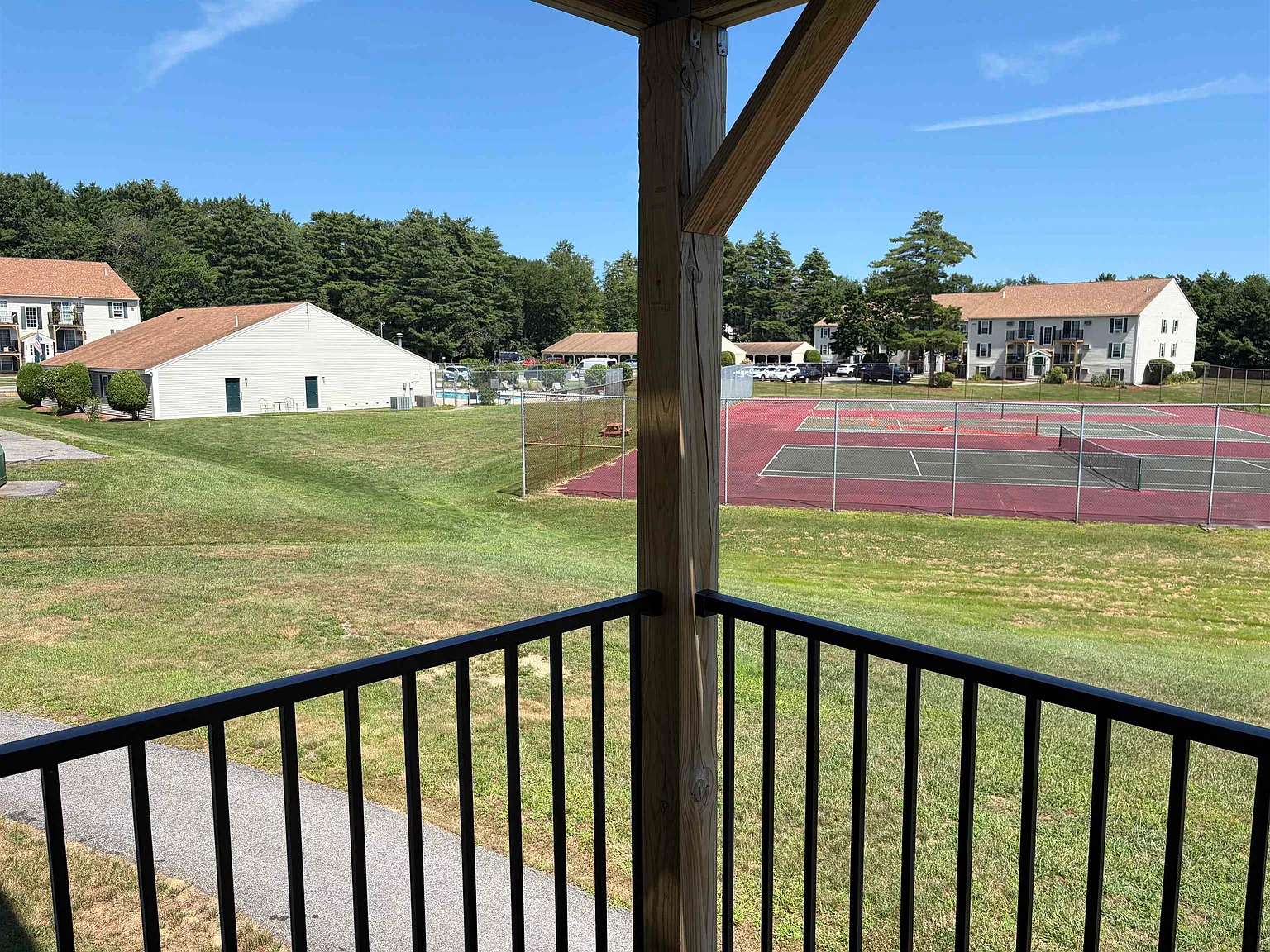 2 bed, 1.0 bath, 804 sqft, $2,300 — Photo 2