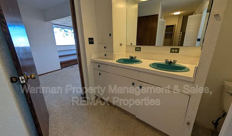 15 Upland Rd — Photo 32