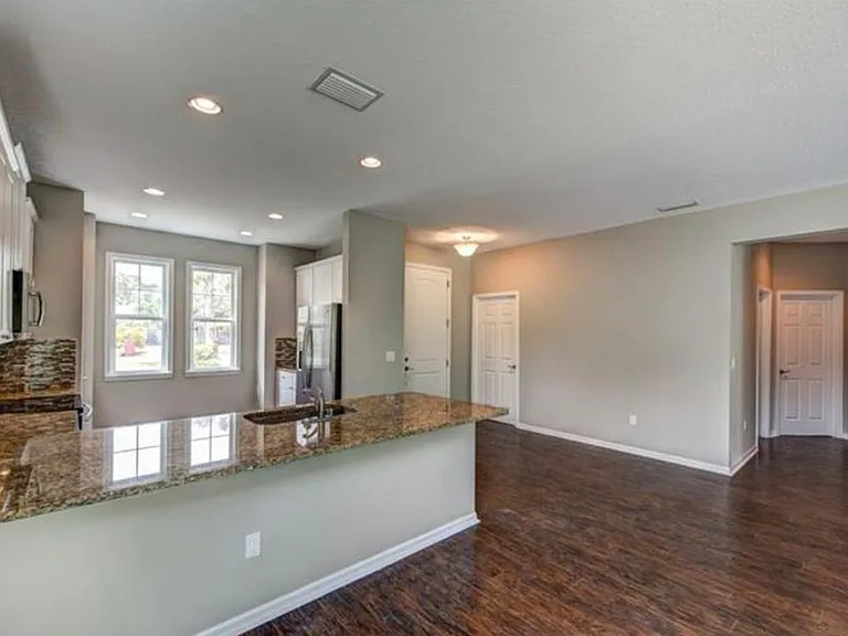 1550 Francis Ave — Photo 5