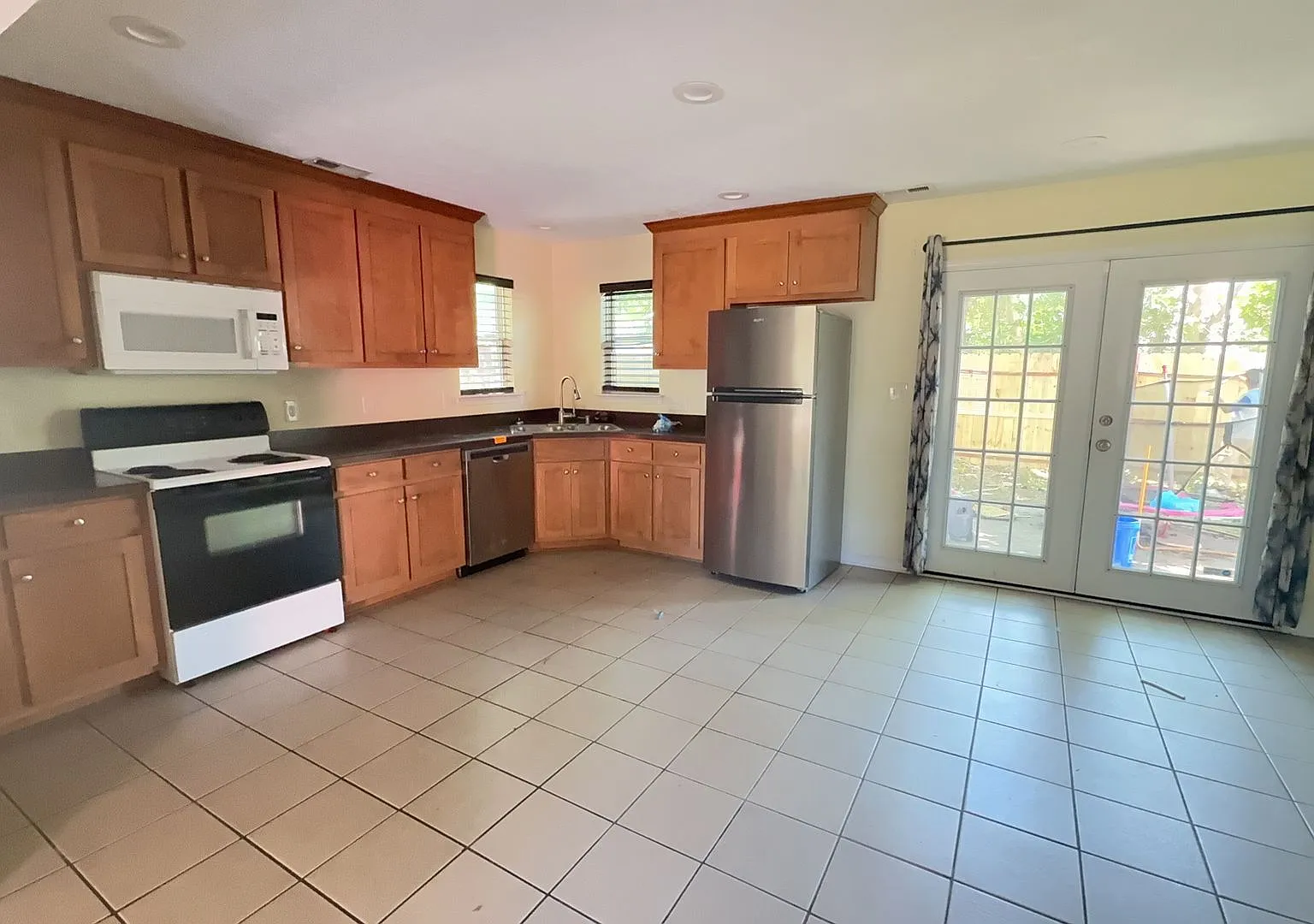 Spacious 3-Bedroom Home with Primary Suite! — Photo 3