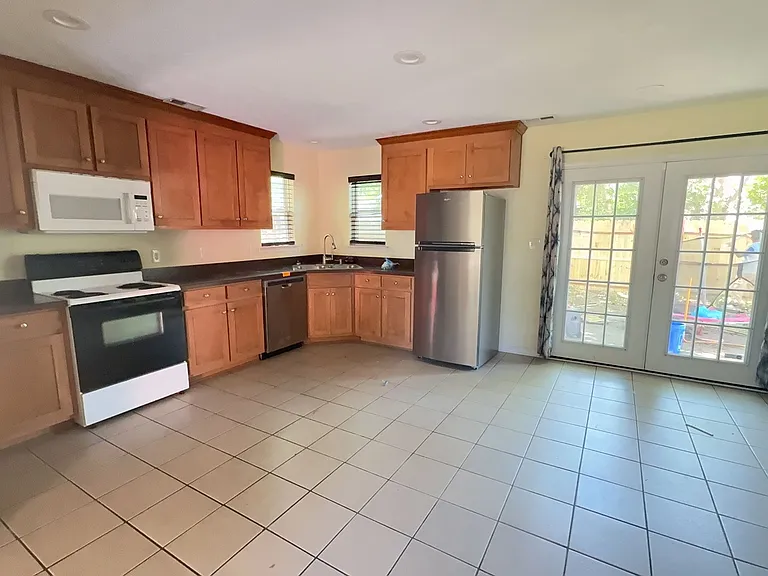 3605 Shell Rd — Photo 3