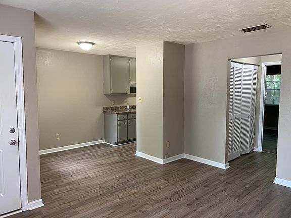 5th image of 2018 Bradford Ct APT A