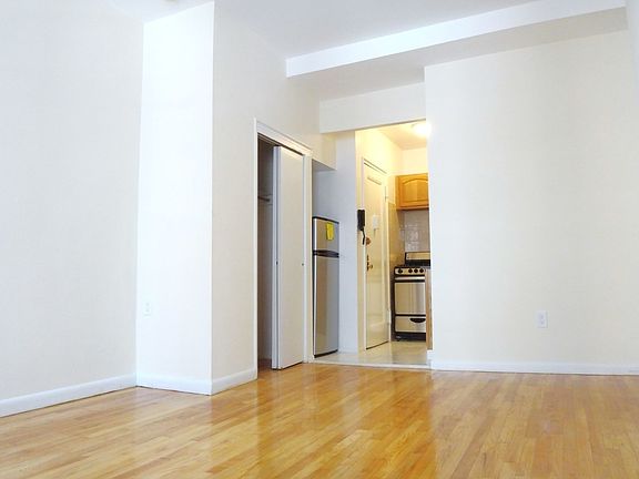 3rd image of 1322 2nd Ave APT 4A