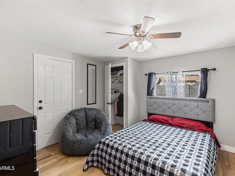 4716 W Christy Dr — Photo 12