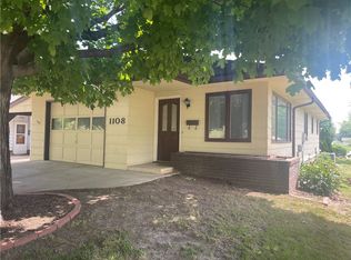 1108 Houston Ave, Pella, IA 50219
